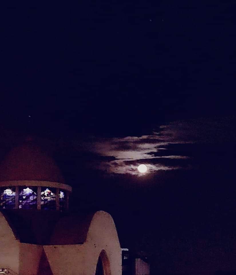 gigocla's tweet photo. Es hoy, sí es hoy...recordamos y hacemos conciente el amor que ya Es, en cada uno de nosotros.

La luz ilumina lo que tanto nos esforzamos por esconder y no en pocas ocasiones, negar.

#SoloElAmorEsReal https://t.co/d0y3BrVjiy