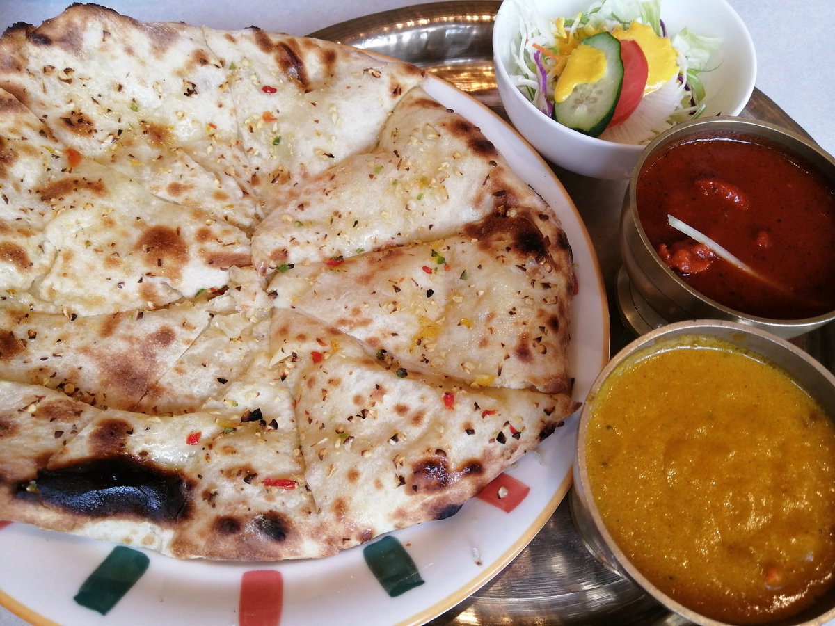 JapanLifeTV's tweet image. Heute war ich erst zum Blutabnehmen beim Arzt und jetzt gibt es zur Belohnung ein riesiges Käse/Knoblauch Naan. 🤤