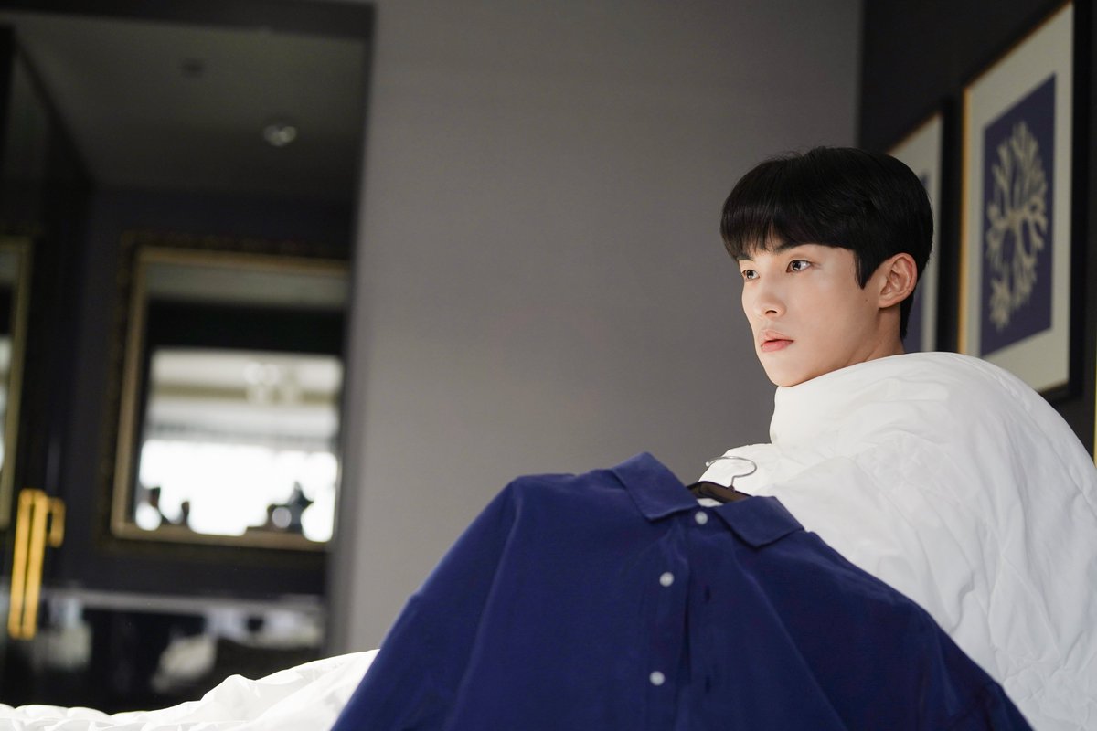 KENAZ_official's tweet photo. 무심한 듯 내 남자 잠옷 챙기는 유담🤨
잔뜩 놀란 동백이😱
그걸 보는 나는 광대 폭발🤭
#밥만잘사주는이상한이사님극장판
4월12일 #CGV단독개봉 📽
▶️예매하기 https://t.co/lr3DEPmOJ8
#TheDirectorWhoBuysMeDinner #비하인드 #bl #blwebseries #webseries #heavenly #헤븐리 #KENAZ #케나즈 https://t.co/kIfCTZjqKL