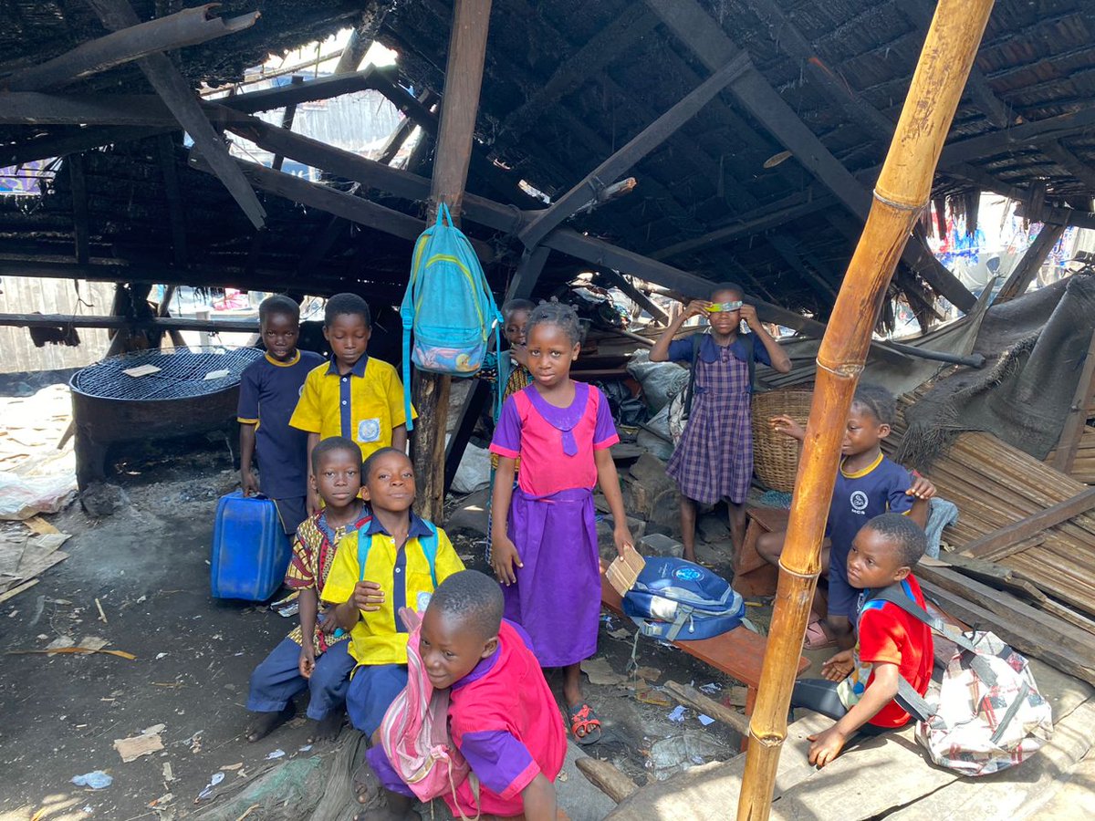 Nsukka_okpa's tweet photo. So we Visited this school in Makoko after someone reached out in my DMs that they needed help..
We visited to use our eyes to see if it's true and boy was it true..
I'll be needing Retweets from everyone. ♥️ https://t.co/dc0RRGKI2Z