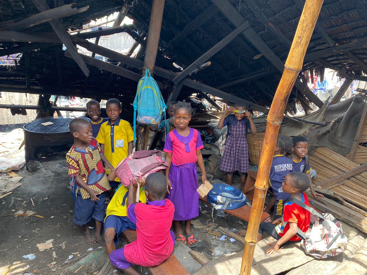 Nsukka_okpa's tweet photo. So we Visited this school in Makoko after someone reached out in my DMs that they needed help..
We visited to use our eyes to see if it's true and boy was it true..
I'll be needing Retweets from everyone. ♥️ https://t.co/dc0RRGKI2Z