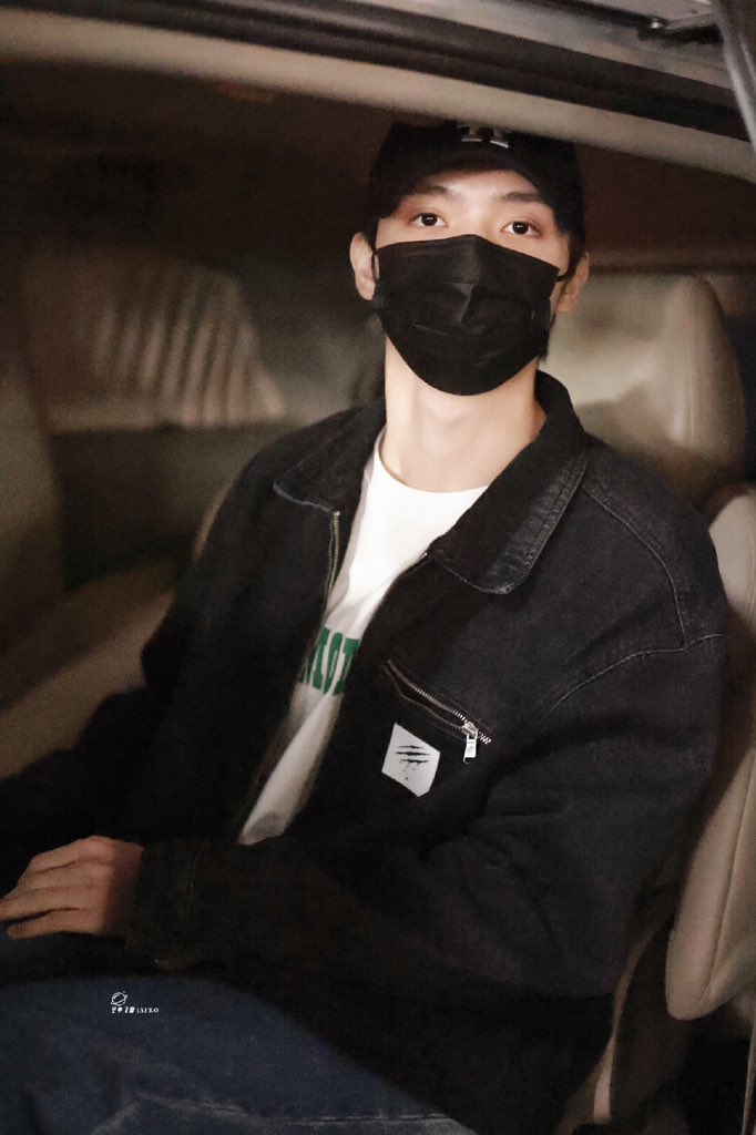 roseyizhou's tweet photo. Arrived at PEK 💚
©️ 空中飞船·罗一舟
#LuoYizhou #罗一舟 #หลัวอีโจ https://t.co/aISZ9dHwbS