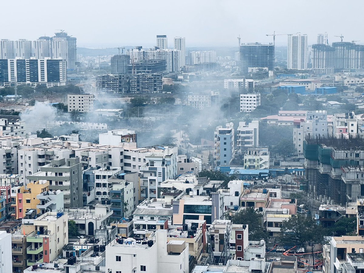 HemClone's tweet photo. @GHMCOnline Repeated Toxic burning smell and dark smoke in Nanakramguda ( opposite to Sriram School) continuing from early morning 6am.. Request GHMC authorities to take necessary action.. https://t.co/YgGEGuDr2r