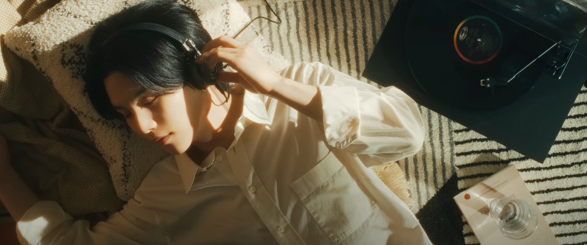 charts_k's tweet photo. Agust D "People Pt.2 (feat. IU)"

https://t.co/buz5HQAT1e https://t.co/iAEoumcOKF