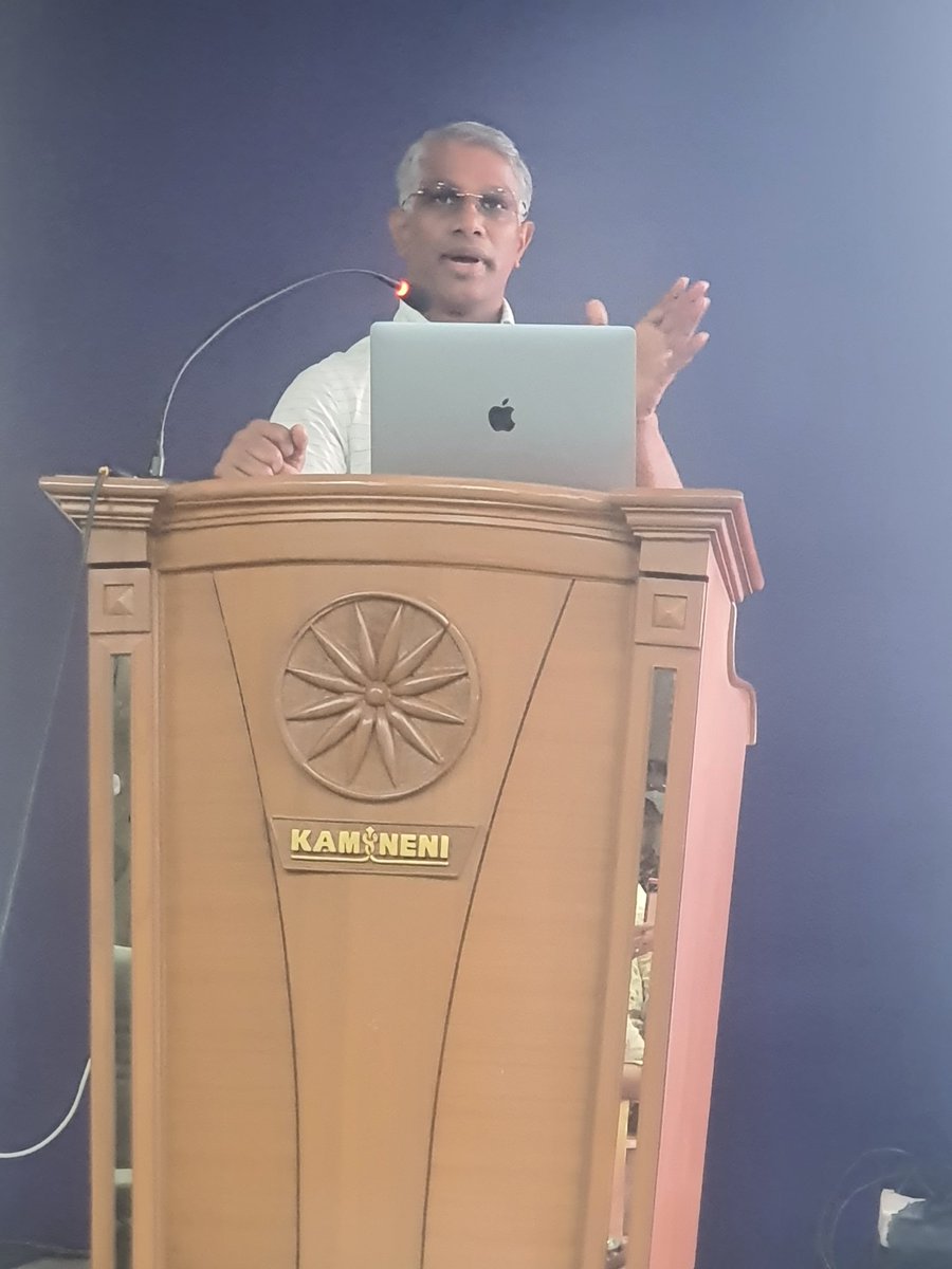 DrDiveshArora's tweet photo. #UGRAVGA
Pocus man @KalagaraHari enlightening the august gathering at Vijaywada India 🇮🇳 on his favorite topic Spine ultrasound..@Nadia_Hdz_MD @KiJinnChin @jeffgadsden @Archana_Areti @vrushali_ponde @anesthetix @drtiger222 @TVSGopal1 @ramkumar_mm @amit_pawa @BalavenkatSubr1 https://t.co/PZM8nY3RUe
