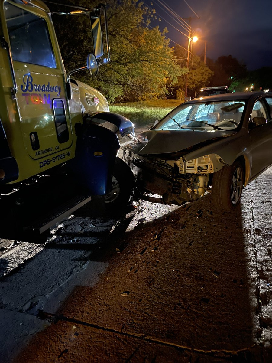 eagletowing's tweet photo. Our truck has been hit once again. This makes the tenth time this truck has been struck. This time I think it is done. https://t.co/UezZR3oeCC