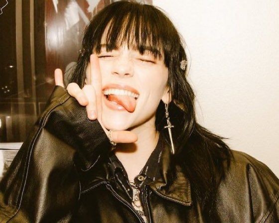 starboyung's tweet photo. Olaa pessoal! Eu me chamo Billie Eilish, mas podem me chamar de Bil assim eu vou me sentir mais íntima. Quero muito conhecer todos vocês e um beijo da Bil!! https://t.co/fmUeVtHMXn