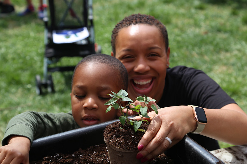 Join us on Saturday, April 22 from 11am to 4pm for GreenFest in the Gardens. We will be at Brookside Gardens celebrating #EarthDay with free family activities, an arts & crafts fair, plant vendors and delicious food! montgomerycountygreenfest.org
#MCGreenFest