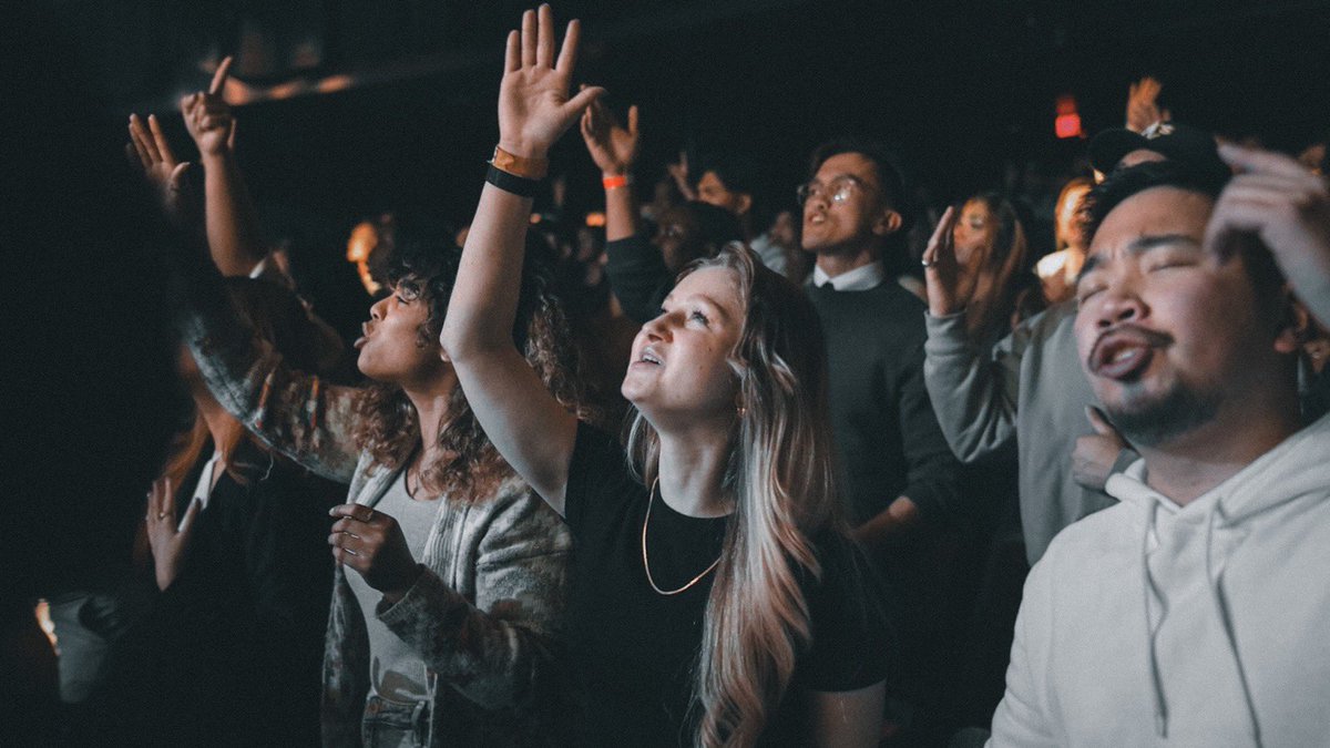 CraveChurch's tweet photo. EASTER 2023 🕊

Join us for a special weekend to celebrate a moment that changed the world. ✝️🙌🏼

ALL INFO IN BIO! https://t.co/KlU7zQNwiR
