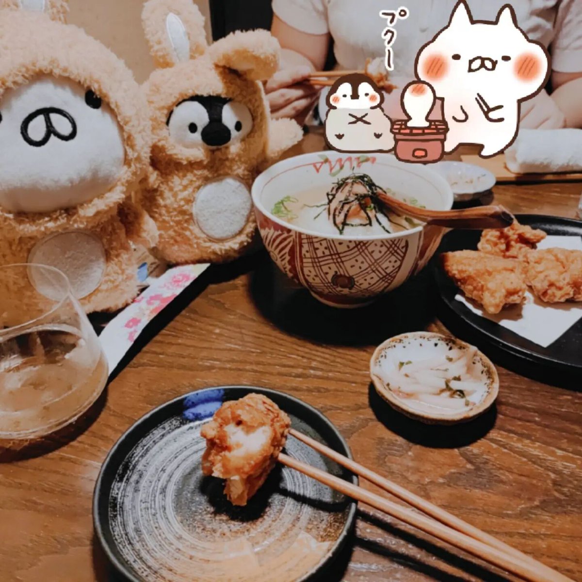 Nyakyuu9's tweet photo. 週末にぺんちゃんとねこちゃんと一緒に美味しい日本料理を食べた🥰😍楽しかったね💕 https://t.co/54BUpEMqQP