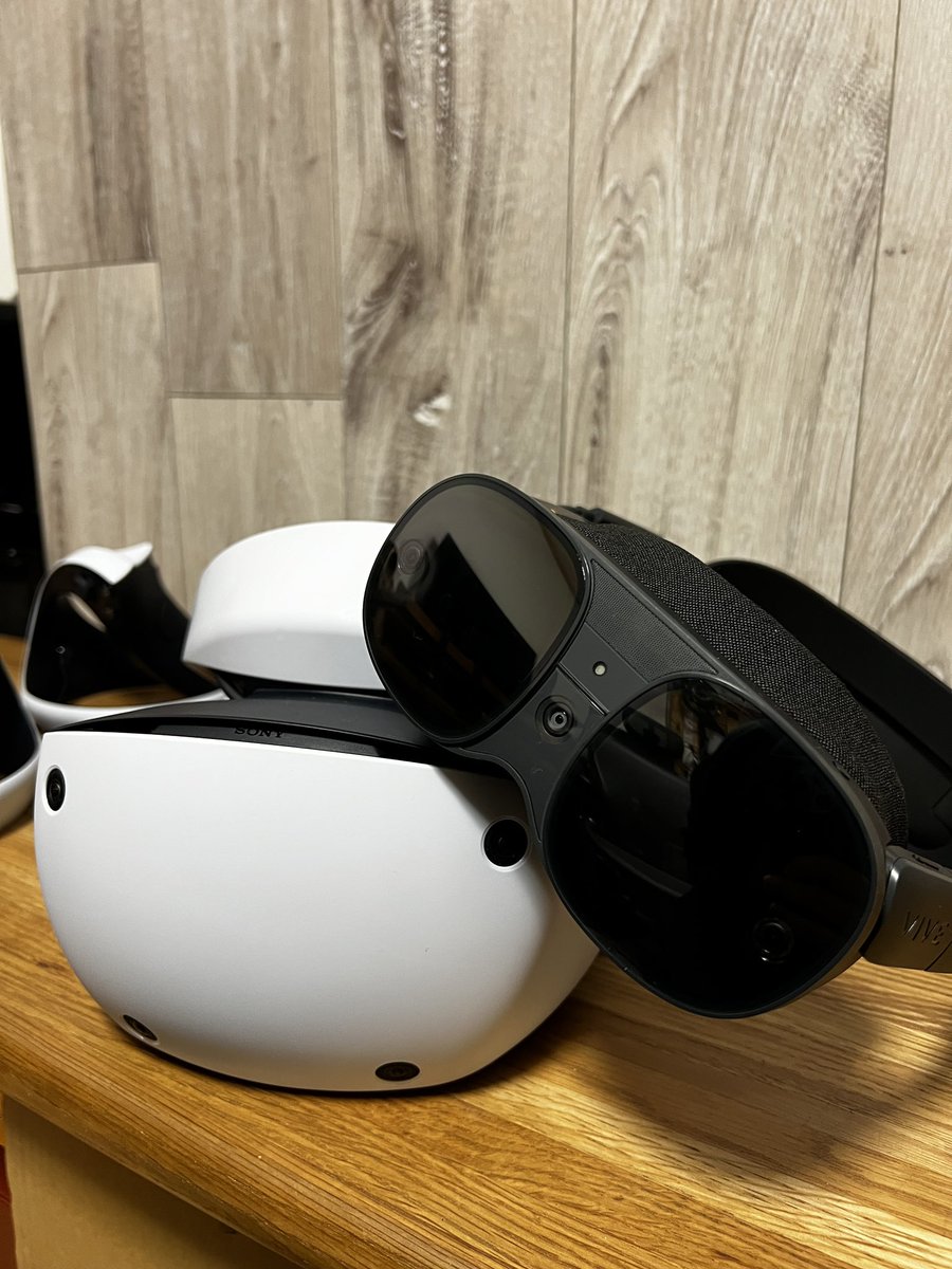 tk2_style's tweet photo. PSVR2 vs HTC HTC VIVE XR Elite
話題のVRヘッドセット　2台いっぺんに近日公開

#PSVR2  #VIVE #ていくていく

https://t.co/uEiEEYA1TB https://t.co/FaN2TLVxy2