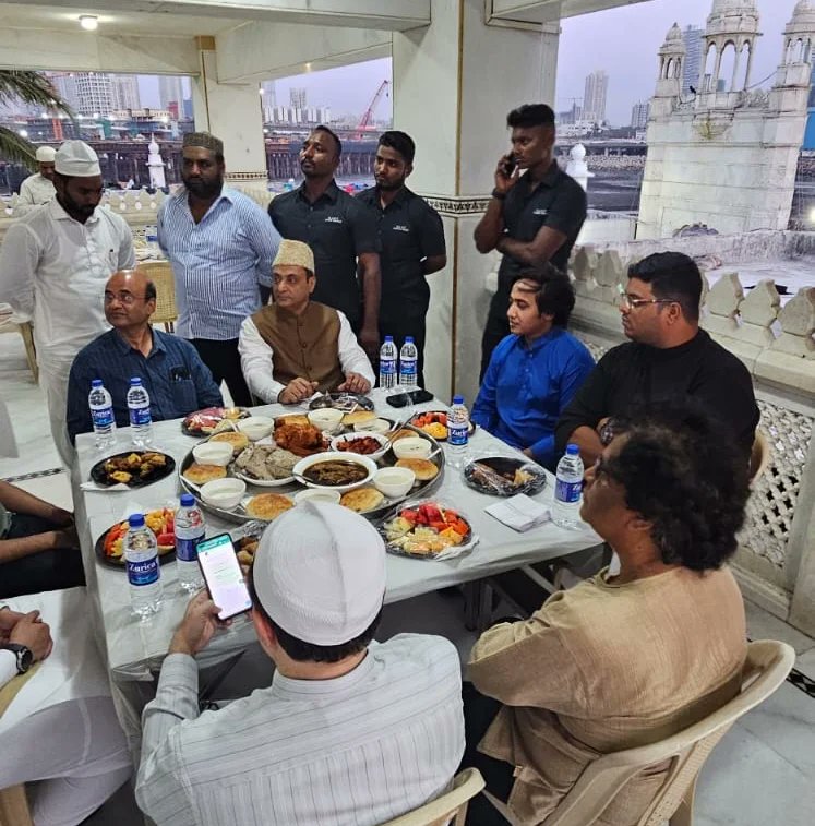Thank you to #hajialidargah  & Suhail Khandwani  bhai  for inviting me to the Iftar party.
It was a great opportunity to share special food with many religious scholars
#hajialiDargha  & #Mumbai  are iconic symbols of #CommunalHarmony & #PEACE