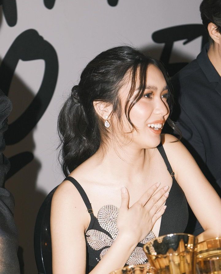 nut_thiing's tweet photo. "how can she sit there laugh, and be so beautiful!" 😩

#FrancineDiaz | @francinecarreld https://t.co/IIDPTVc28V