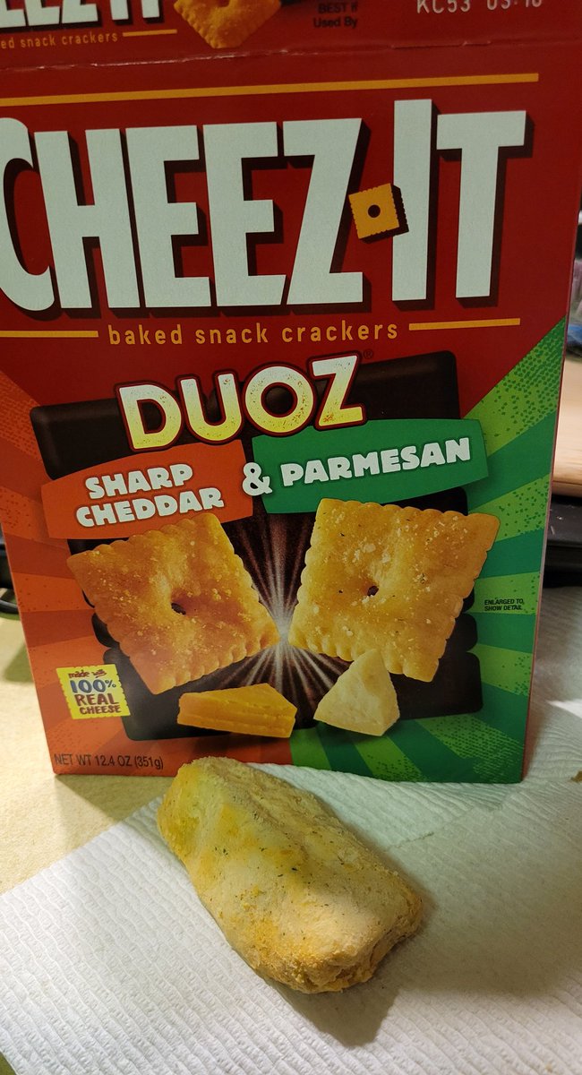 RogueTalon's tweet photo. @cheezit...  could you identify what I just found in my box of duoz? 😕 https://t.co/JUN6WgEYzm