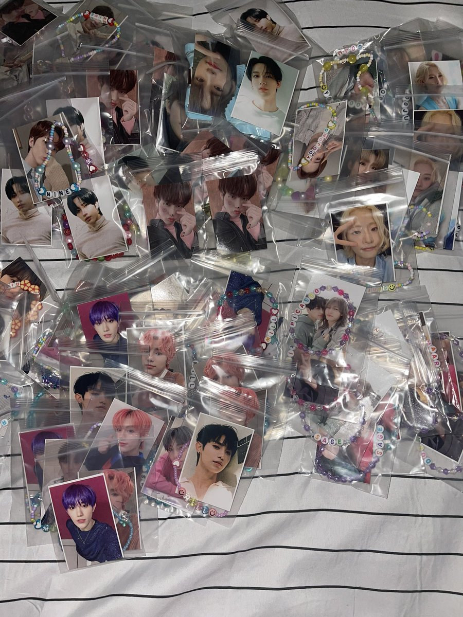 xmin_hoonsx's tweet photo. hello! fellow lyons going to the OnlyOneOf concert in Dallas. my sis&amp;i will give freebies out all (bracket + pc, or pc + candy, subject to availability). 

we will be there around 4:30pm through 6:00pm (for VVIP)! 

come say hi and get one! q’s? dm! 

#OnlyOneOfinDallas https://t.co/xjT72YFckB