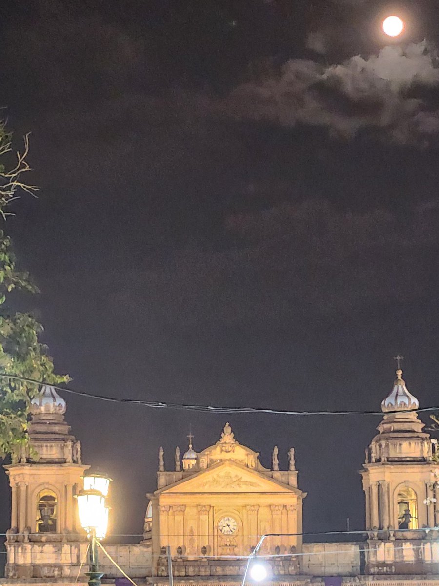 sergioTzic's tweet photo. Luna lunera.... https://t.co/Ts3SivyhDj