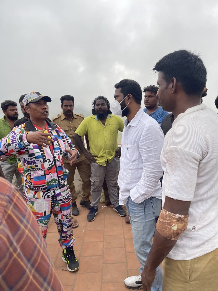 Actor Soori (@sooriofficial) on Twitter photo பலர் #ViduthalaiPart1
திரைப்படத்தின் ஸ்டண்ட் காட்சிகள் பற்றியும் வெகுவாக பாராட்டி வருகிறார்கள். அதுக்கு முழு காரணம் மாஸ்டர் பீட்டர் ஹெயின் மற்றும் அவரின் குழுவினரின் அசாத்திய உழைப்பு தான். நெஞ்சார்ந்த நன்றிகள் <a href="/PeterHeinOffl/">Peter Hein</a>
<a href="/rsinfotainment/">RS Infotainment</a>
#Viduthalai
#Vetrimaaran பலர் #ViduthalaiPart1
திரைப்படத்தின் ஸ்டண்ட் காட்சிகள் பற்றியும் வெகுவாக பாராட்டி வருகிறார்கள். அதுக்கு முழு காரணம் மாஸ்டர் பீட்டர் ஹெயின் மற்றும் அவரின் குழுவினரின் அசாத்திய உழைப்பு தான். நெஞ்சார்ந்த நன்றிகள் <a href="/PeterHeinOffl/">Peter Hein</a>
<a href="/rsinfotainment/">RS Infotainment</a>
#Viduthalai
#Vetrimaaran