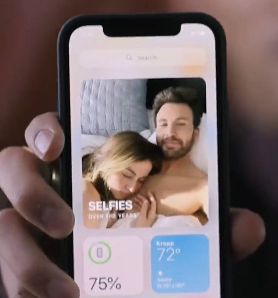 chrisevansfanuk's tweet image. Omg I can't wait for ghosted, Chris Evans and Ana De Armas