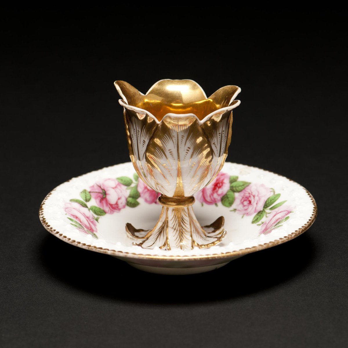NantgarwCW's tweet photo. Perfect for easter, a rare Nantgarw porcelain egg cup authenticated by the finding of a distorted shard from an identical item found at @NantgarwCW 150 years later. On loan to NantgarwCW from @AmgueddfaCymru #welshporcelain #nantgarw https://t.co/iJtoDtkXOT