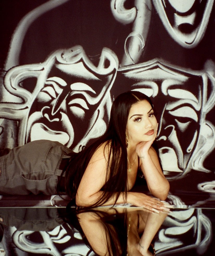 shopluxrosa's tweet photo. Old School Shotz💋🎞️ #oldschoolshotz #luxrosaporvida #oldschoolglamourshots #sandiego #619 #glamourshots #film #starshots https://t.co/2LWzh1ebCU