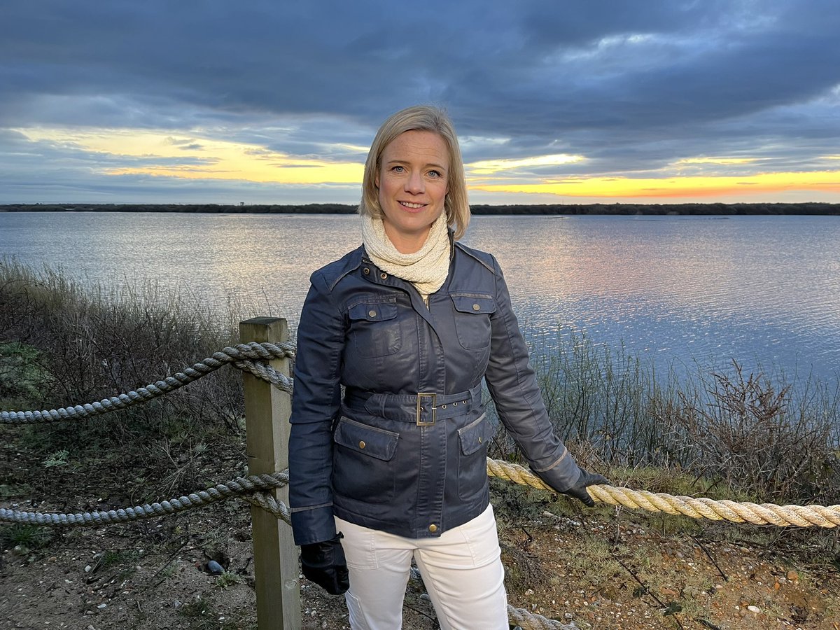 SarahKLweather's tweet photo. Good morning from @RSPBDungeness in Kent. I’m here looking at the array of wildlife at this freshwater wetland habitat and I’ll bring you a forecast for the Easter weekend on @BBCBreakfast https://t.co/hZWRk14LvV