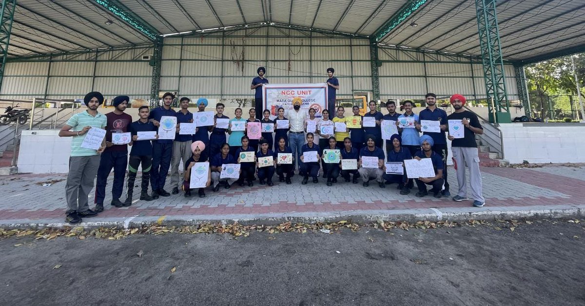NccMgc's tweet photo. #healthcare 
Cadets of Mata Gujri College Fatehgarh Sahib 23 PB BN NCC UNIT ROPAR GP HQ PATIALA Celebrated #WorldHealthDay
Poster making can be done by the cadets to aware the public CTO Pushpinder Singh guides the Cadets. 
@HQ_DG_NCC @CPhhp
@MoHFW_INDIA @NccMgc @Pushpinder2112 https://t.co/7RitPIVhdG