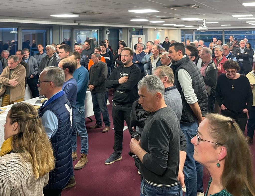 Soirée de remerciement aux 300 bénévoles du #congresFNSEA2023 hier soir avec @ChLambert_FNSEA 
"Une grande réussite, un sans-faute "
<a href="/manulachaize/">LACHAIZE Emmanuel</a> <a href="/denismenard49/">denis MÉNARD</a> <a href="/fdsea49/">FDSEA 49</a> <a href="/JeunesAgri49/">JeunesAgriculteurs49</a>