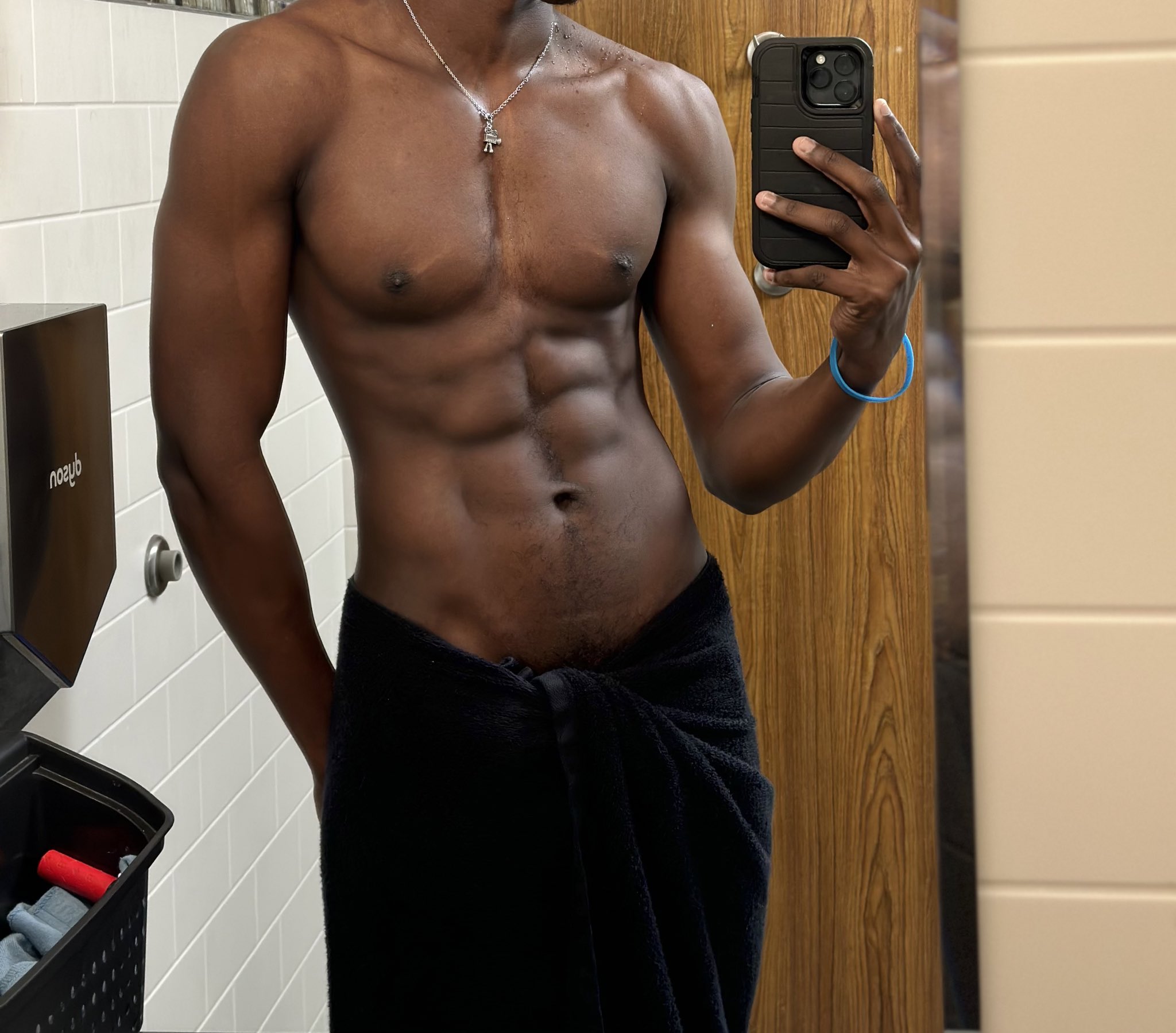 AlwaysFits (InchingIn) / Twitter