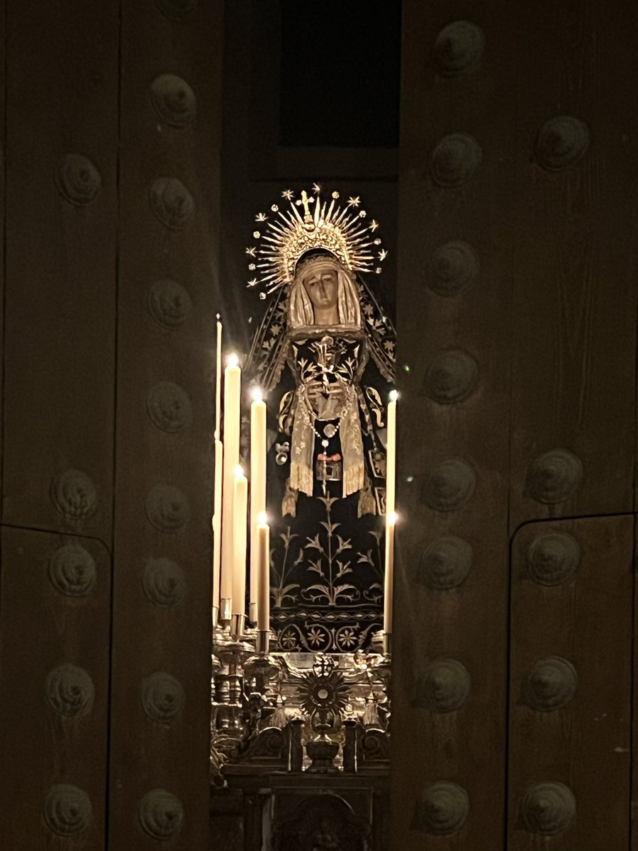 SOLEDAD I VIERNES SANTO

Almerienses, devotos y hermanos soleanos, es Viernes Santo. Acérquense a Santiago y acompañen a La Soledad.

Esta noche, a las 20.15 horas, sale La Soledad y se reencuentra con su ciudad ALMERIA.