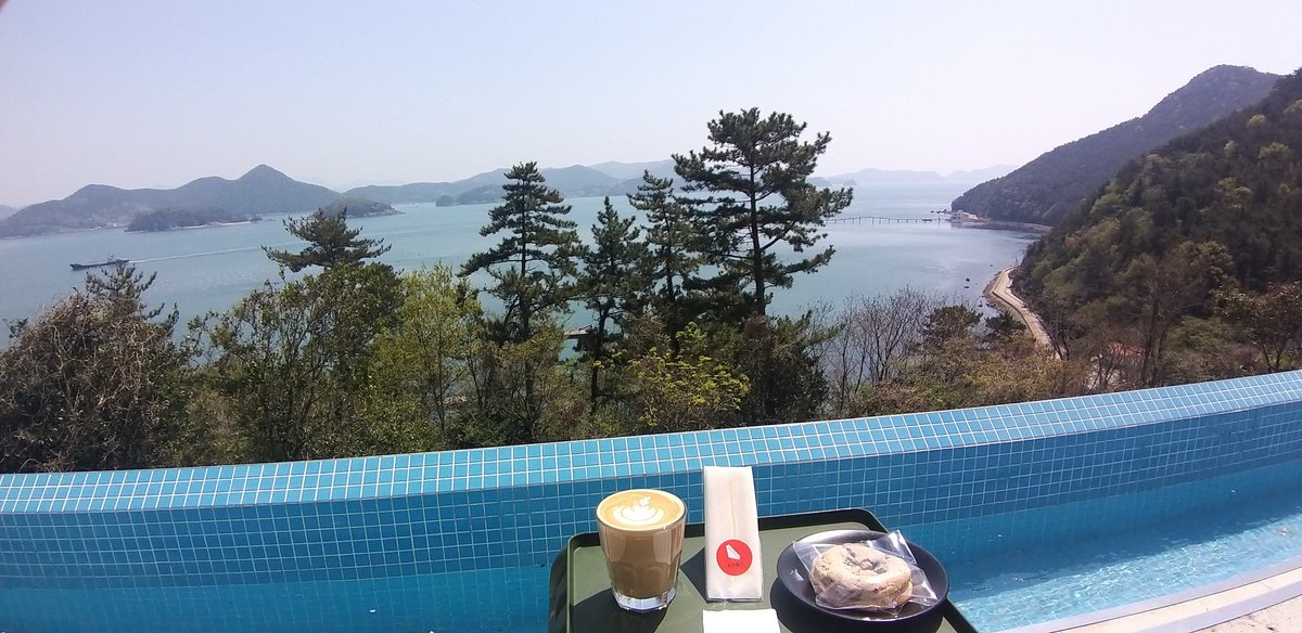 AntTrumpet's tweet photo. Day so far:
Breakfast, study Mahler 1 on my hotel room balcony, to concert hall for trumpet warm up, up to #CloudHill for good coffee &amp; light lunch, quiet time, long walk along sunny coast.
Next, rehearsal... https://t.co/RtAnXPe97E