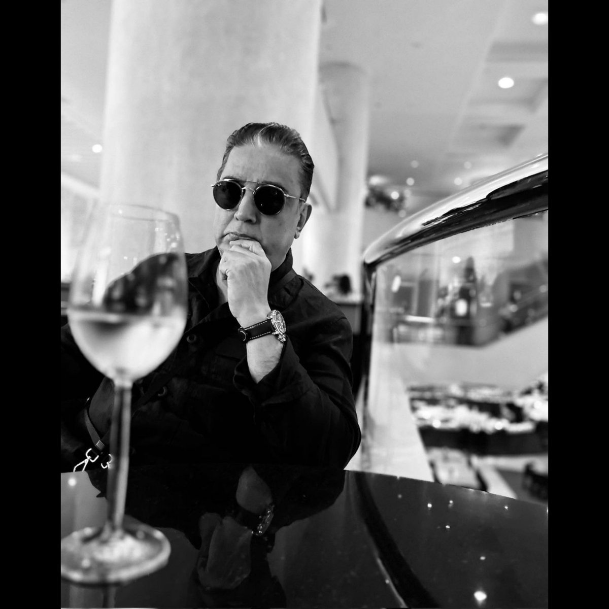 TeamKHFansClub's tweet photo. The Epitome Of Dapper Elegance 
@ikamalhaasan 🔥

#Ulaganayagan #KamalHaasan sir
#Indian2 #Taiwan https://t.co/CqCoe3HRvx