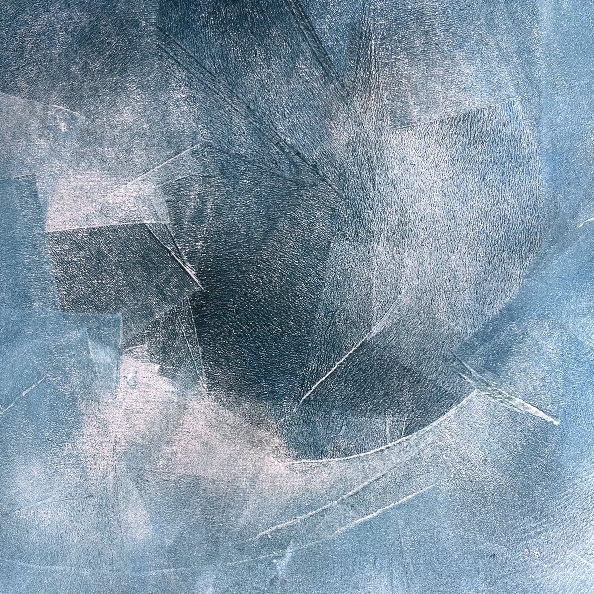 michelagriffith's tweet photo. Day 35 #The100DayProject Still seeing circles. I love the resemblance to an ensō, the Zen Buddhist circular form, and its association with a moment when the mind is free to let the body create.
Day 34 Blue hints of a curve. See what I mean?
#100daysofnature #100dayproject https://t.co/RPuhywx6vd