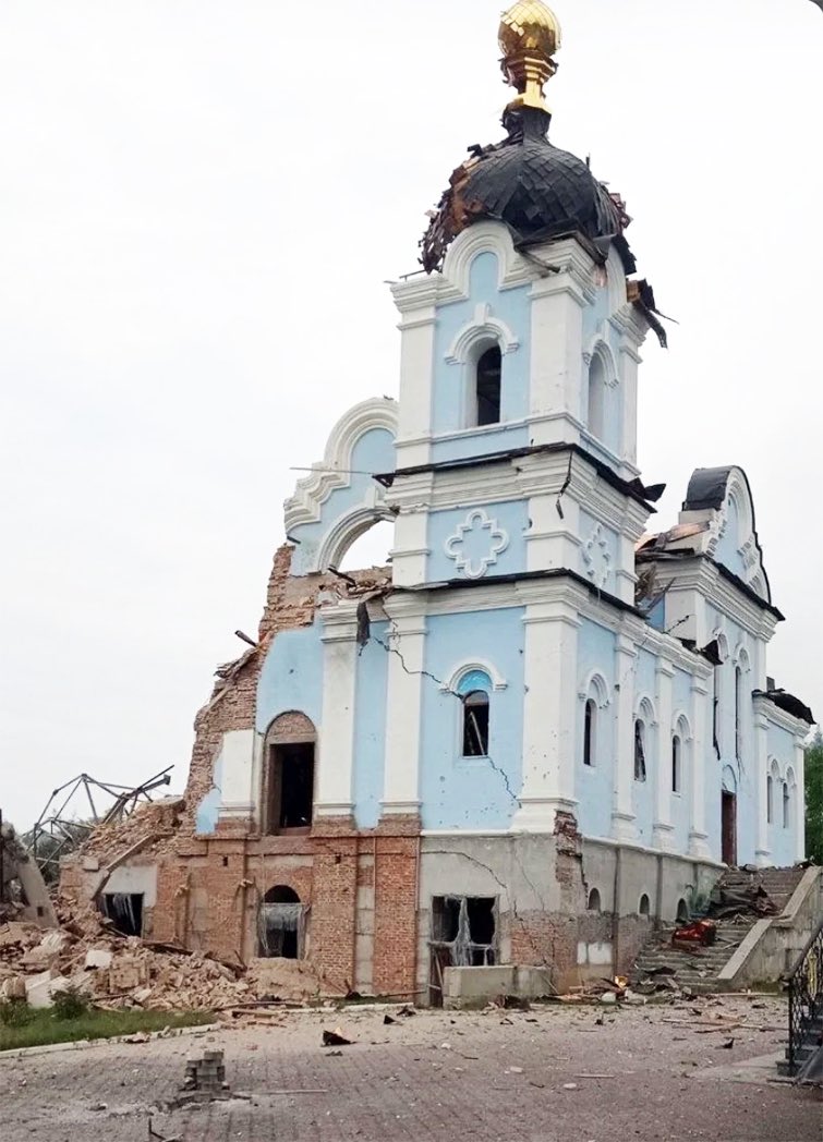 DecodingTrolls's tweet image. ⚡️Before and After: Russia has destroyed 307 churches in Ukraine. So far. Here&apos;s what Russia did to the Moscow Patriciate church in Bohorodychne, Donetsk region. Russia claims its bombs baptise people and places: if a Russian bomb hits you, you&apos;re baptised a Nazi.