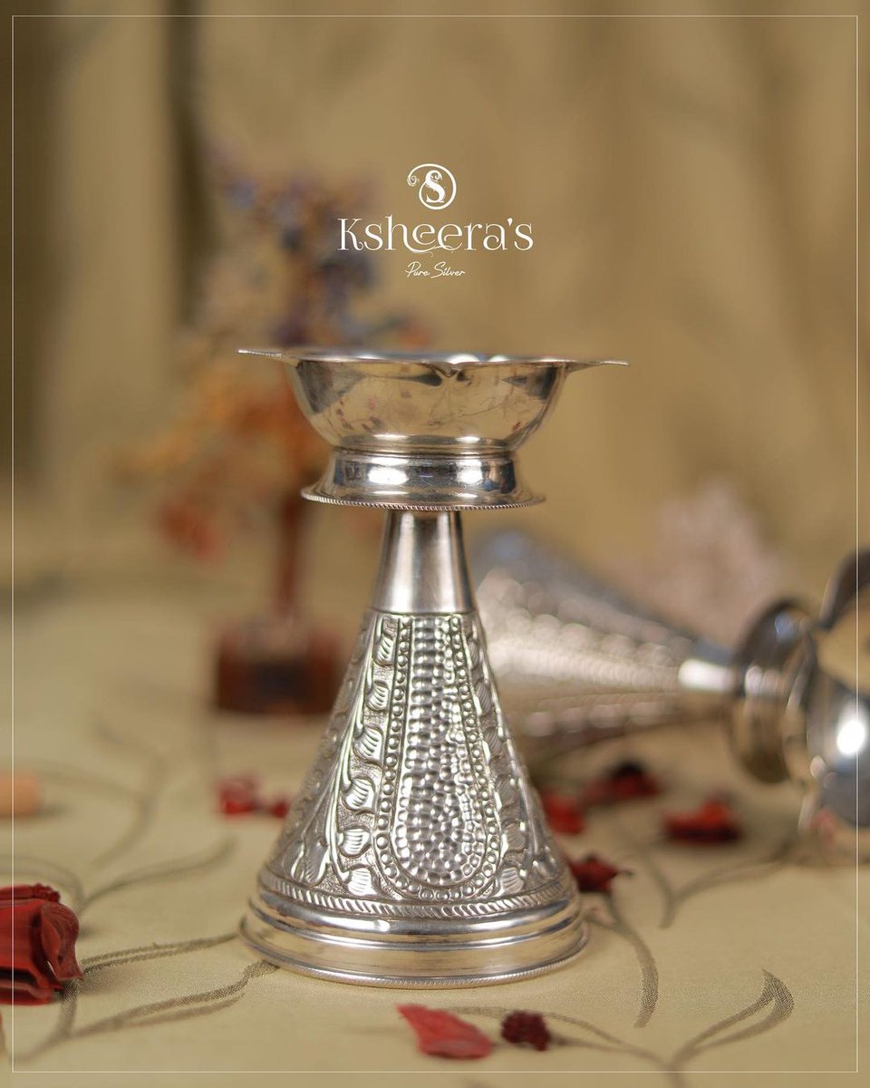 KsheerasJ's tweet image. Silver is not like any other metal! It has a uniqueness which is why it is a crucial part of our heritage and our household!

𝐌𝐚𝐤𝐞 𝐰𝐚𝐲 𝐟𝐨𝐫 𝐊𝐬𝐡𝐞𝐞𝐫𝐚’𝐬 𝐏𝐮𝐫𝐞 𝐒𝐢𝐥𝐯𝐞𝐫 𝐀𝐜𝐜𝐞𝐬𝐬𝐨𝐫𝐢𝐞𝐬!

𝐈𝐧 𝐟𝐫𝐚𝐦𝐞: Antique Silver Kundulu

#silver #puresilver