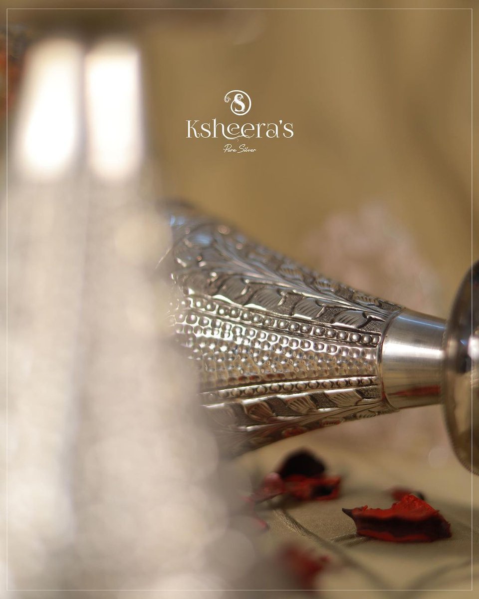 KsheerasJ's tweet image. Silver is not like any other metal! It has a uniqueness which is why it is a crucial part of our heritage and our household!

𝐌𝐚𝐤𝐞 𝐰𝐚𝐲 𝐟𝐨𝐫 𝐊𝐬𝐡𝐞𝐞𝐫𝐚’𝐬 𝐏𝐮𝐫𝐞 𝐒𝐢𝐥𝐯𝐞𝐫 𝐀𝐜𝐜𝐞𝐬𝐬𝐨𝐫𝐢𝐞𝐬!

𝐈𝐧 𝐟𝐫𝐚𝐦𝐞: Antique Silver Kundulu

#silver #puresilver