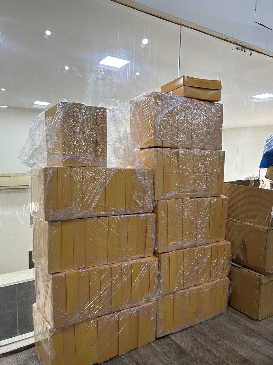 sachinjparikh's tweet photo. It’s a startup when your office becomes a warehouse for your products.
From zero sales a day to more than 15000 product sales a month
#HyugaLife has come a long way.
#startup #office #Warehouse #Product #Sales https://t.co/MoNT2aMdBw
