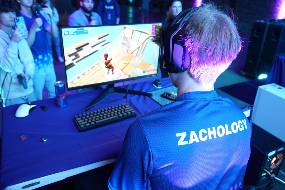 cubex-gaming-on-twitter-you-vs-zachology-for-1-000