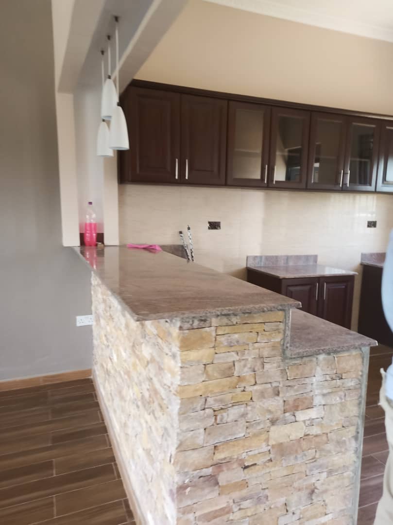 shukranproperty's tweet photo. @wekesa_amos Brand New house available for sale.
♦️Located in Kigo on express highway.
♦️With #4bedrooms sitting and dining rooms open kitchen..with rich neighborhood.
♦️Seated on #13decimals with ready title..
Selling Price #480m for inspection call 0706592177 https://t.co/2DB5lkNzBc