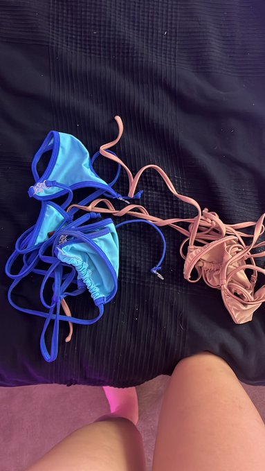 Onlyfans live stream soon! Which bikini? https://t.co/u2IwJa353K