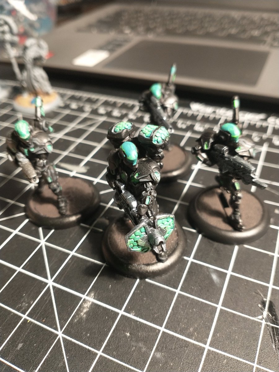 SavageBruski's tweet image. Working on some #warcaster paladins while podcasting with @PaddyohCakes and his brother Jeremy. Fun times. 😎