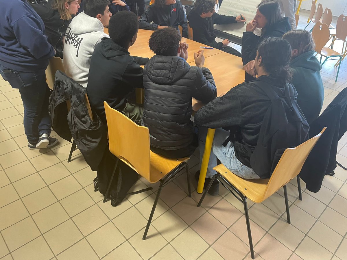 CVLMDL_LAFFEMAS's tweet photo. Le Jeudi 6 Avril nous avons reçu La Fédération Française du Sport Adapté. Les élèves du lycée ont pu faire différentes activités en début fin de mâtiné puis participer au débat en début d’après-midi. https://t.co/g6ajfvKwGS