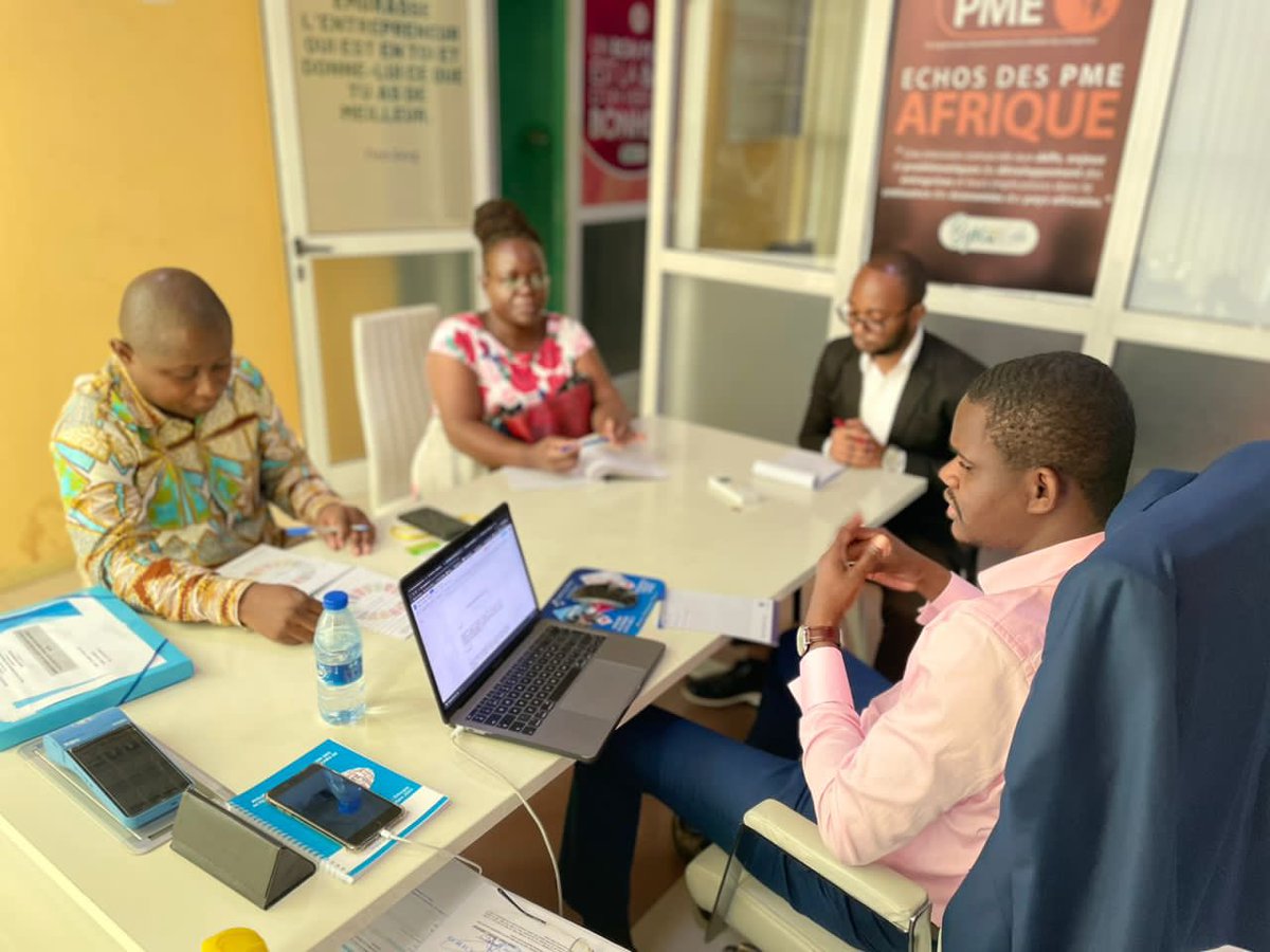 Kosalaafricapme's tweet image. Prélude au lancement des activités de formation des porteurs de projets sélectionnés par Acclab PNUD 🇨🇬

Une réunion de travail s'est tenue dans les locaux de #KOSALA, avec pour objectif : faire le point sur les préparatifs et définir des mécanismes de suivi du projet.