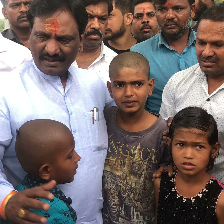 AmbadasDanveFan's tweet photo. छत्रपती संभाजीनगर मधील सामूहिक बलात्कार पीडितेच्या घरी जाऊन तिच्या चिमुरड्यांची भेट घेतली आणि त्यांच्या आईला न्याय मिळवून देऊ असे आश्वासन दिले!
@iambadasdanve @OfficeofUT @ShivSenaUBT_ https://t.co/q8KaPX7LCL