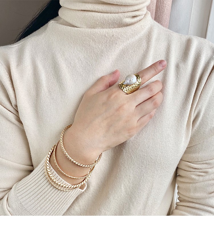 Shell Ring White Pearl Ring
Vintage-inspired and oh-so-glamorous, these #fashionrings are a timeless addition to any jewelry collection.
#vintagejewelry #jewelrycollector #jewelry #fashionjewelry #accessories #fastfashion #jewelryaddict #BestoneJewelry #rings