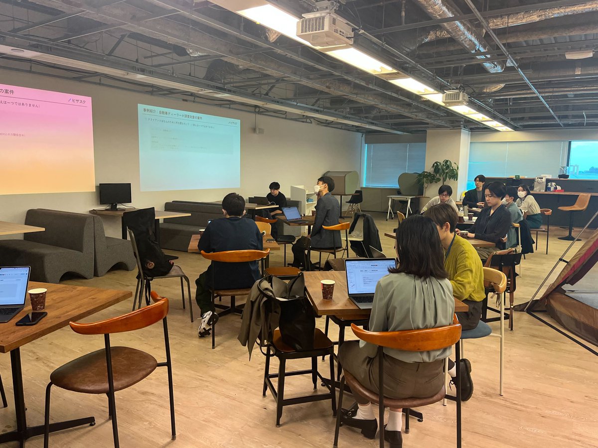 ＃23卒 新卒研修真っ只中🌸
ビザスクでは若手が若手を育てるという文化があり、リサーチや電話、マナー研修 などは昨年の新卒である22卒が中心になって担当しています！1年学んだことを活かして、新卒メンバーによって毎年どんどんブラッシュアップされる研修内容👏
11名の23卒も必死に学んでいます💪