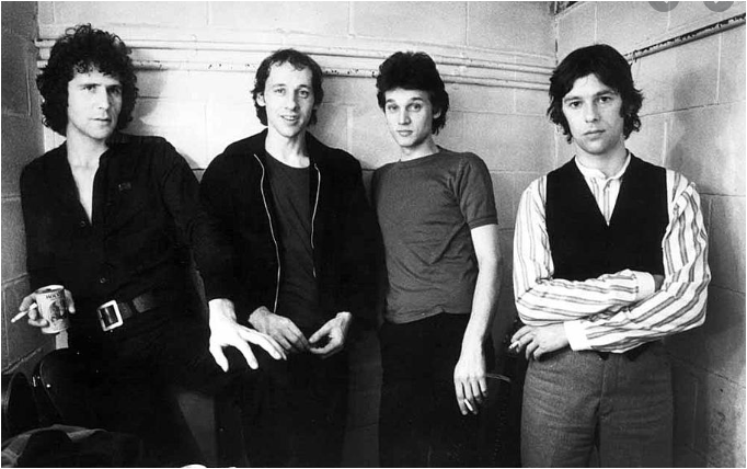 Iain_McDougall's tweet photo. 1979 @DireStraits77 debut single ‘Sultans of Swing’ peaked at #8 on the UK @officialcharts #OnThisDay @70son7 @simonmayo @70smusic @AbsoluteRadio70 @MarkKnopfler @John_Illsley @IL0VEthe70s @hitsradiouk @BBCRadio2 @thisisheart @ElvisDuranShow @ClassicRockMag @iHeartRadio https://t.co/eW9ffUudWH