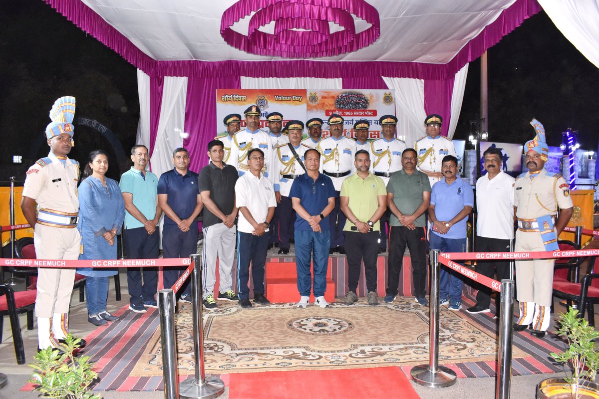 diggc_nmh's tweet photo. Under the aegis of Sh SLC Khup, DIG, GC-NMH and on the occasion of Shaurya Saptah, on 4th and 6th April at Bharat Mata Chauraha and Sardar Gate of Neemuch, the CRPF Band mesmerized the audience by presenting wonderful patriotism-filled presentations. https://t.co/BLofckK6H0