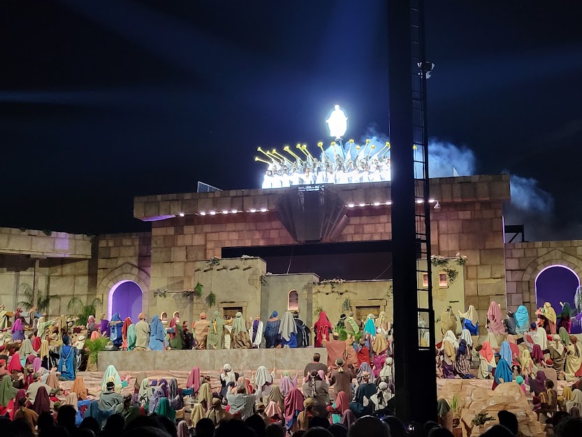 EVPLewis's tweet photo. Thanks to Canada/AZ Business Council @GlennWilliamso3 &amp; Karen and @PinalPartnershp Tony Smith &amp; @CityofMaricopa Mayor Nancy Smith for joining us @EVPartnership in @CityofMesa for the @Ch_JesusChrist #EasterPageant https://t.co/0x8pLDuzng