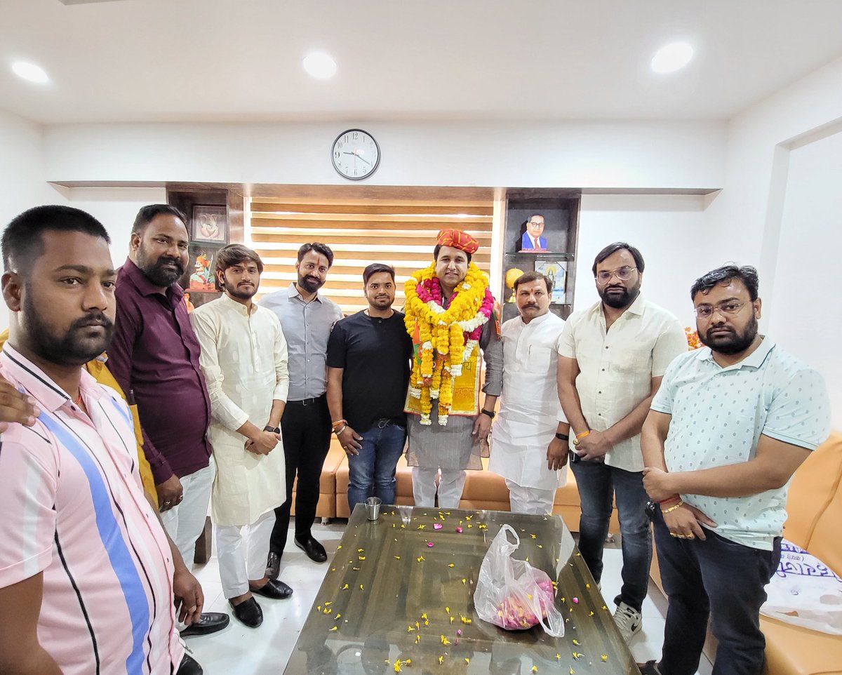Sushil_wadiya's tweet photo. आज उज्जैन आगमन पर भारतीय जनता युवा मोर्चा के राष्टीय महामंत्री बड़े भैया @rohit_chahal जी का स्वागत किया व भैया के साथ बाबा महाकाल के दर्शन करे। 

@Harsh_Sanatani 
@bjymujjain https://t.co/XHLMu26Ndl