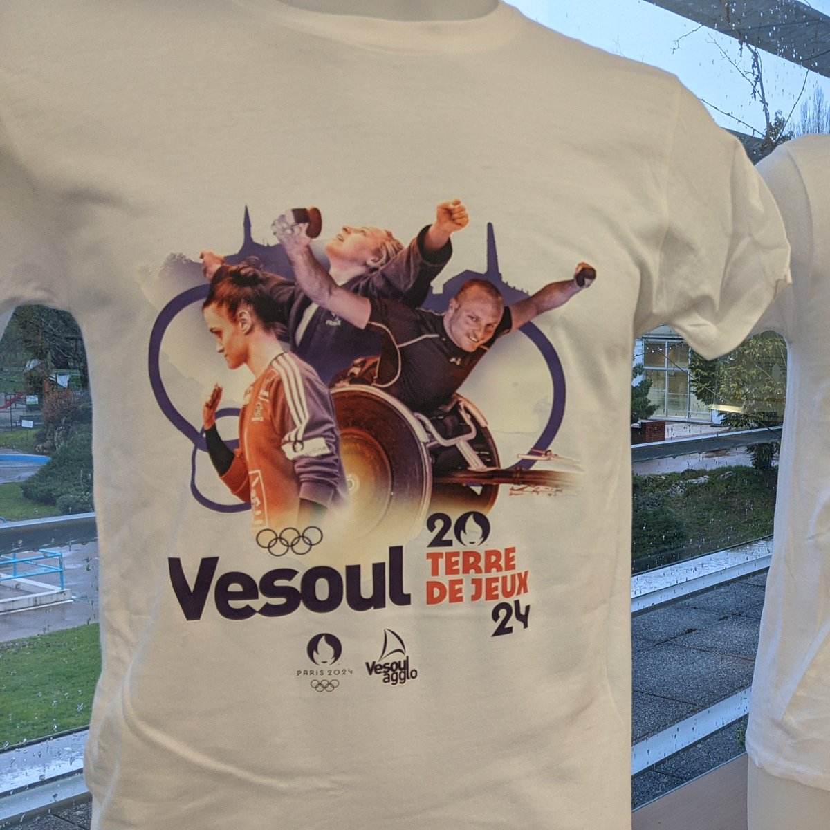 DSDEN70's tweet photo. Semaine Olympique et Paralympique #SOP2023
En avant pour le SOP'athlon au stade Hologne à Vesoul ! Près de 1500 élèves attendus, des activités sportives et réflexives, classiques ou inclusives, et un grand défi collectif à relever 🏃‍♀️👨‍🦽
Suivez l'événement en direct ⬇️ @acbesancon https://t.co/DGw2TKFg0n